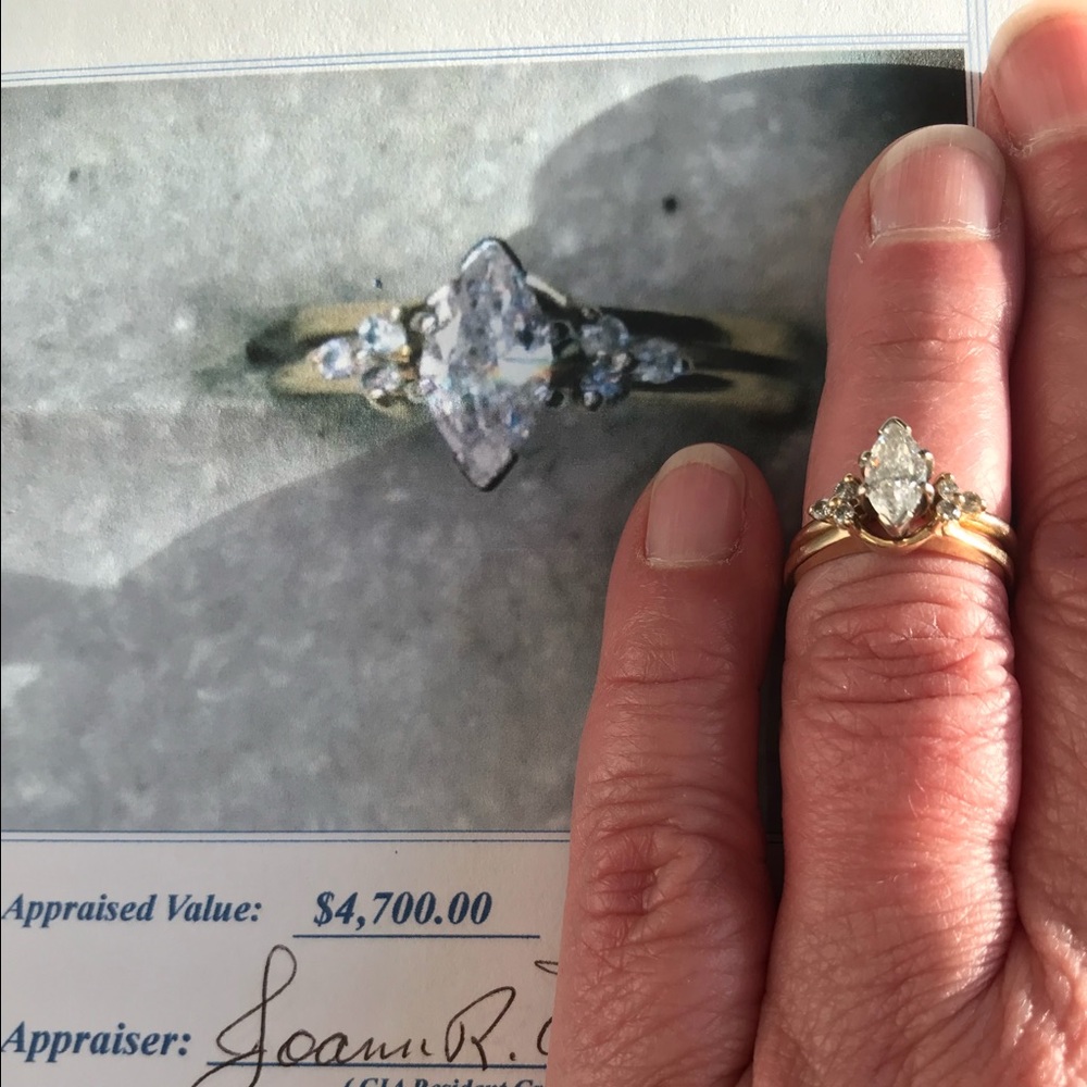 ✨✨Gorgeous 14kt Gold Diamond  Marquise Ring set